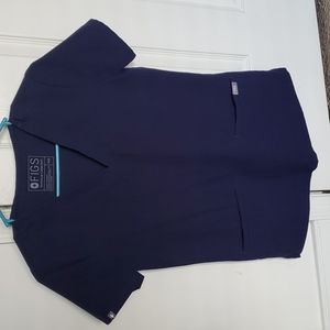 FIGS casual three pocket scrub top